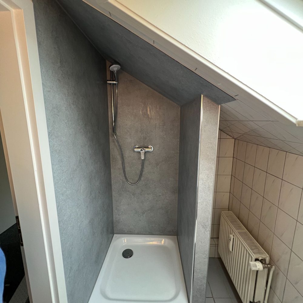 Teilbadsanierung einer Dusche auf engstem Raum in Hamfelde 4